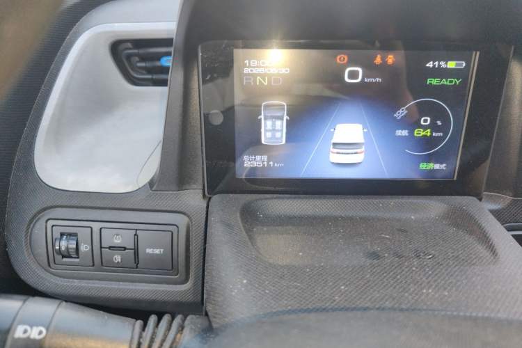 Used Wuling Hongguang MINIEV 2020 Enjoyment Model Lithium Iron Phosphate Odometer Close Up