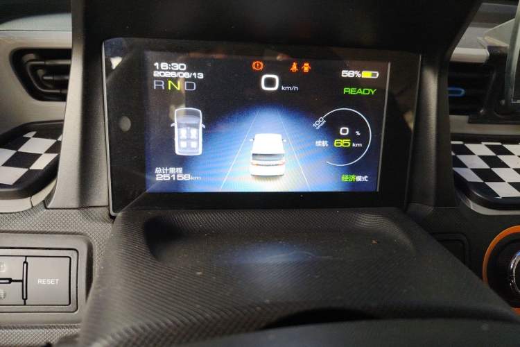 Used Wuling Hongguang MINIEV 2020 Zizai Version Lithium-NMC Odometer Close Up