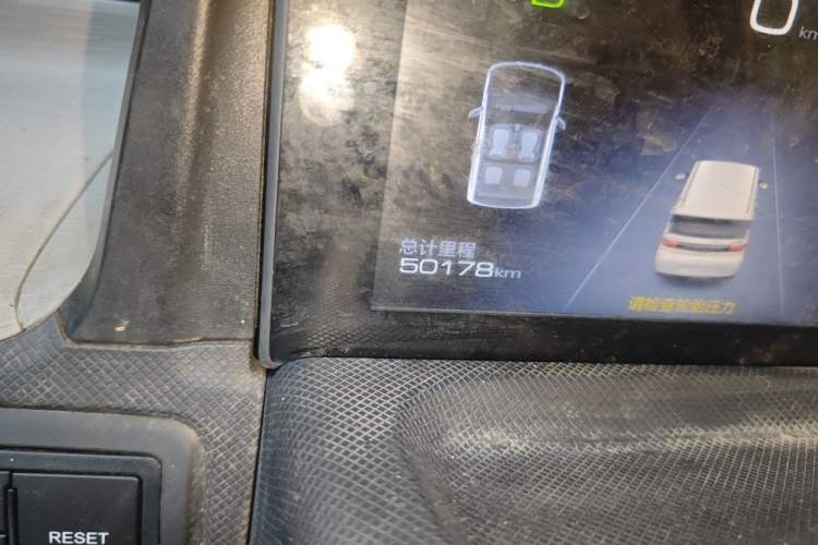 Used Wuling Hongguang MINIEV 2020 Enjoyment Model Lithium Iron Phosphate Odometer Close Up