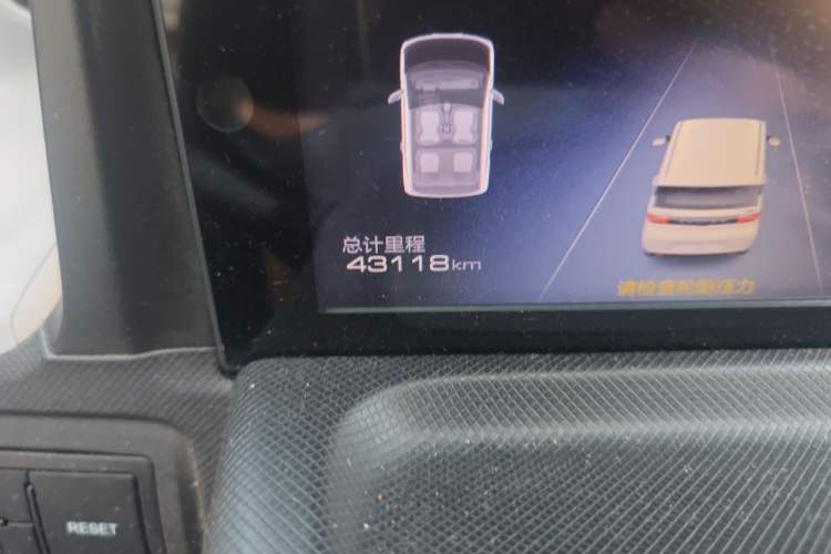 Used Wuling Hongguang MINIEV 2020 Enjoyment Model Lithium Iron Phosphate Odometer Close Up