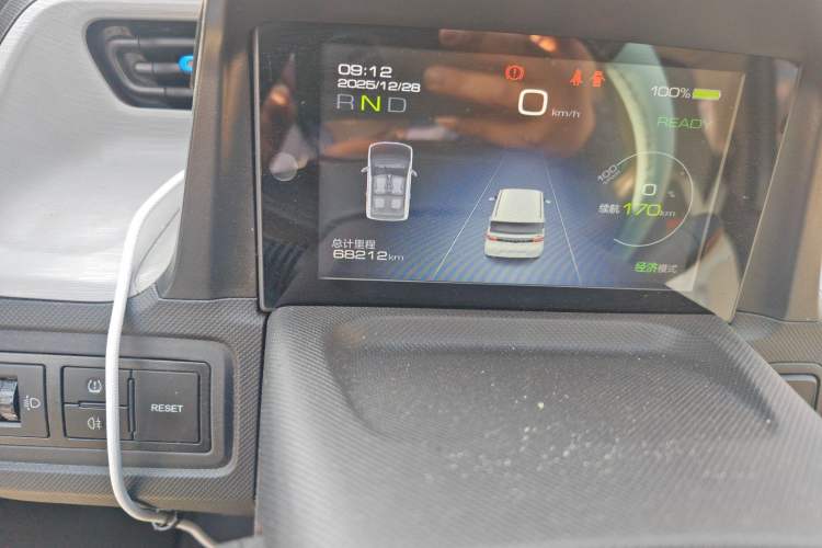 Used Wuling Hongguang MINIEV 2020 Enjoyment Model Lithium Iron Phosphate Odometer Close Up
