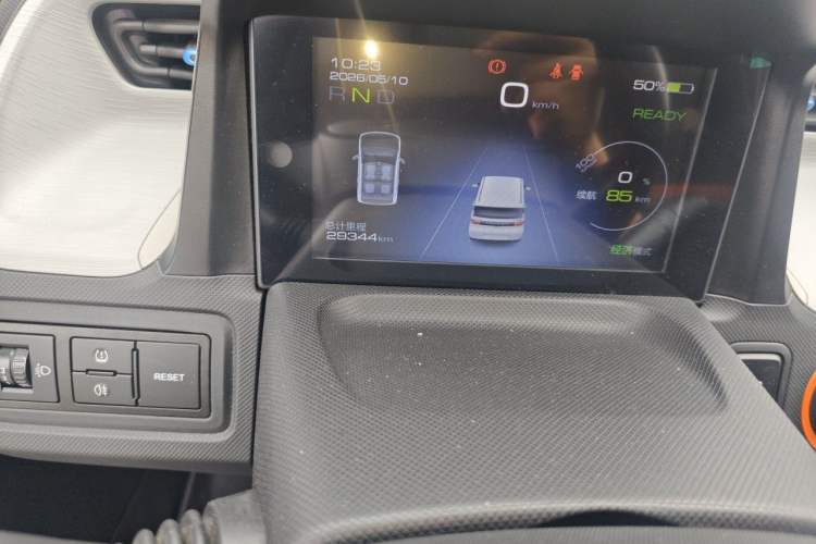 Used Wuling Hongguang MINIEV 2020 Enjoyment Model Lithium Iron Phosphate Odometer Close Up