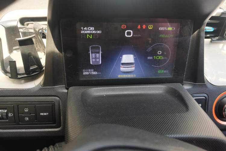 Used Wuling Hongguang MINIEV 2020 Enjoyment Model Lithium Iron Phosphate Odometer Close Up