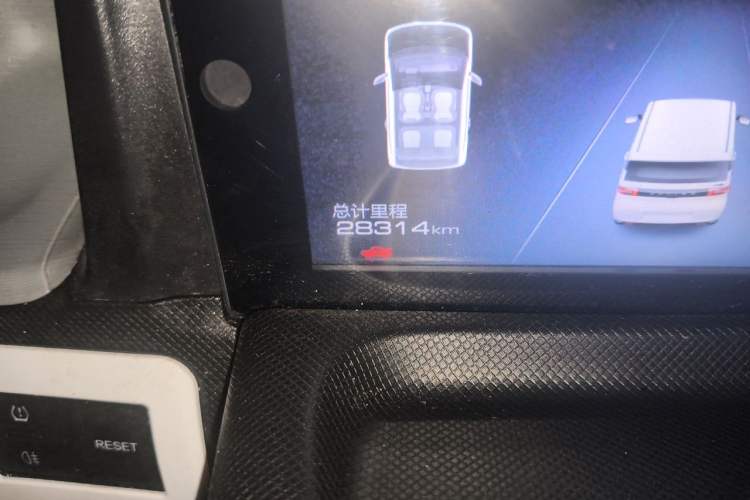 Used Wuling Hongguang MINIEV 2020 Enjoyment Model Lithium Iron Phosphate Odometer Close Up