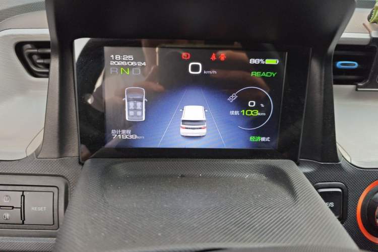 Used Wuling Hongguang MINIEV 2020 Freedom Version Lithium Iron Phosphate Odometer Close Up