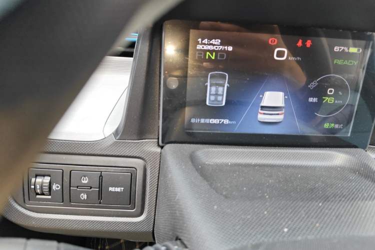 Used Wuling Hongguang MINIEV 2020 Freedom Version Lithium Iron Phosphate Odometer Close Up