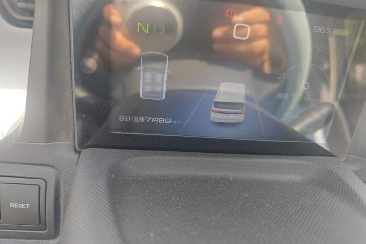 Used Wuling Hongguang MINIEV 2020 Zizai Version Lithium-NMC Odometer Close Up