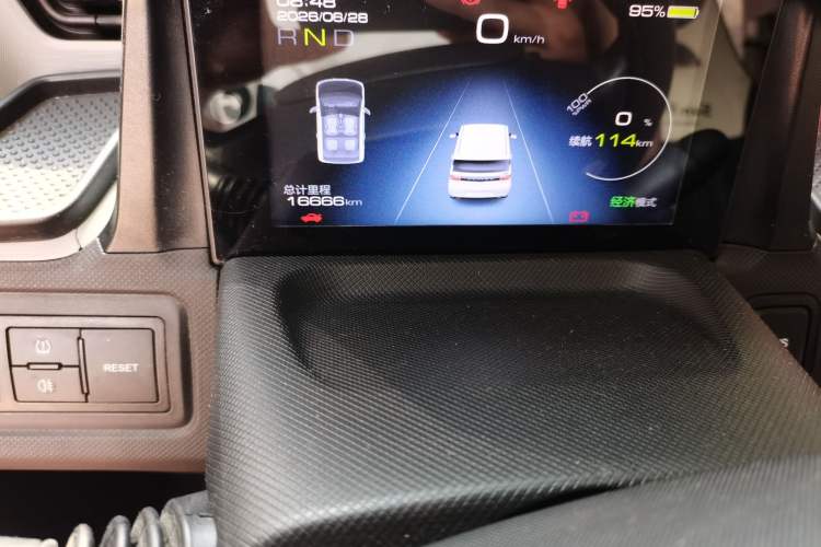 Used Wuling Hongguang MINIEV 2020 Freedom Version Lithium Iron Phosphate Odometer Close Up