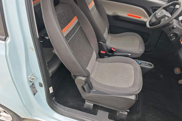 Used Wuling Hongguang MINIEV 2020 Enjoyment Model Lithium Iron Phosphate Right Front Seat