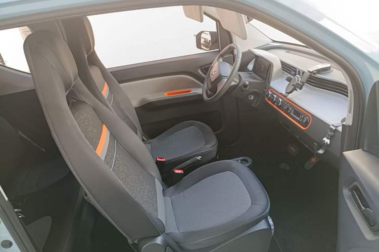 Used Wuling Hongguang MINIEV 2020 Enjoyment Model Lithium Iron Phosphate Right Front Seat