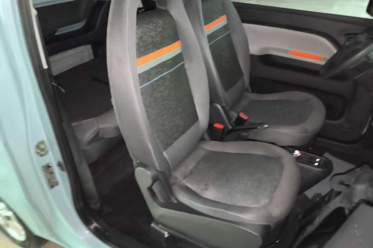Used Wuling Hongguang MINIEV 2020 Enjoyment Model Lithium Iron Phosphate Right Front Seat