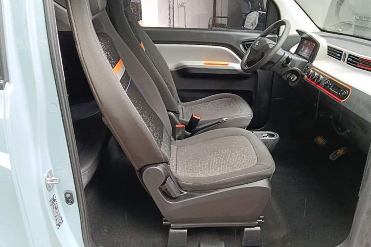 Used Wuling Hongguang MINIEV 2020 Zizai Version Lithium-NMC Right Front Seat