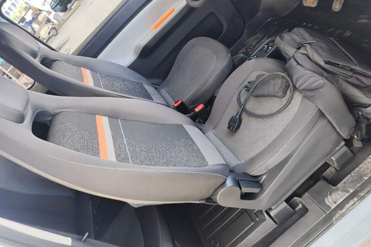 Used Wuling Hongguang MINIEV 2020 Enjoyment Model Lithium Iron Phosphate Right Front Seat