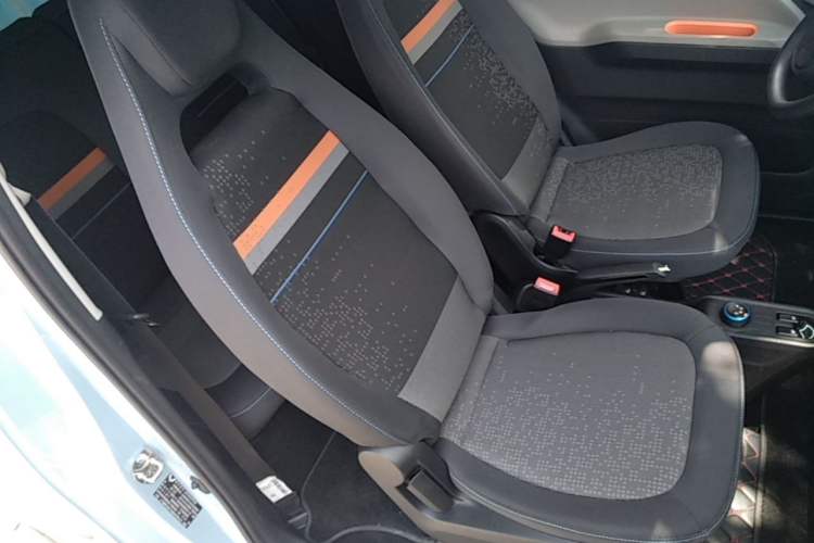 Used Wuling Hongguang MINIEV 2020 Enjoyment Model Lithium Iron Phosphate Right Front Seat