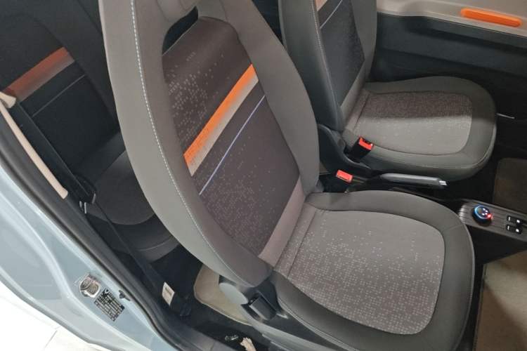 Used Wuling Hongguang MINIEV 2020 Enjoyment Model Lithium Iron Phosphate Right Front Seat