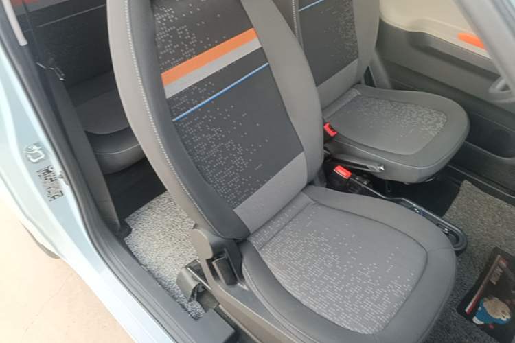 Used Wuling Hongguang MINIEV 2020 Freedom Version Lithium Iron Phosphate Right Front Seat