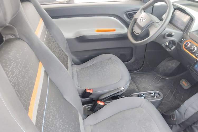 Used Wuling Hongguang MINIEV 2020 Enjoyment Model Lithium Iron Phosphate Right Front Seat
