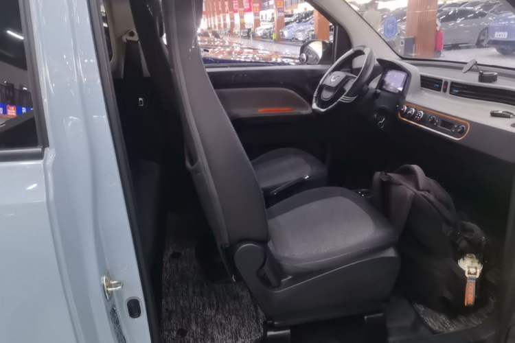 Used Wuling Hongguang MINIEV 2020 Enjoyment Model Lithium Iron Phosphate Right Front Seat
