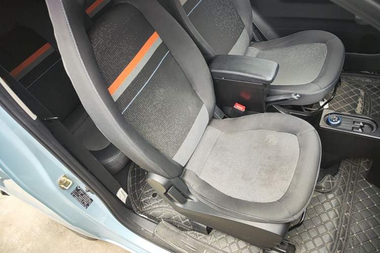 Used Wuling Hongguang MINIEV 2020 Enjoyment Model Lithium Iron Phosphate Right Front Seat
