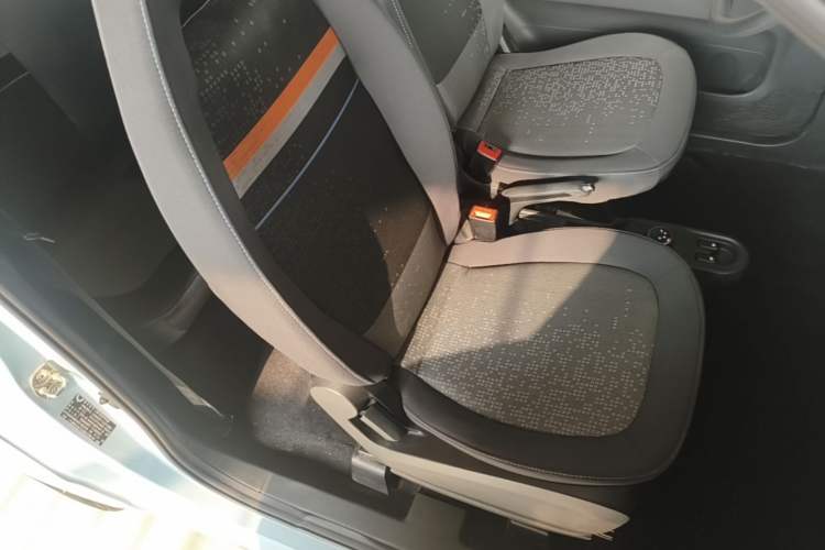 Used Wuling Hongguang MINIEV 2020 Enjoyment Model Lithium Iron Phosphate Right Front Seat