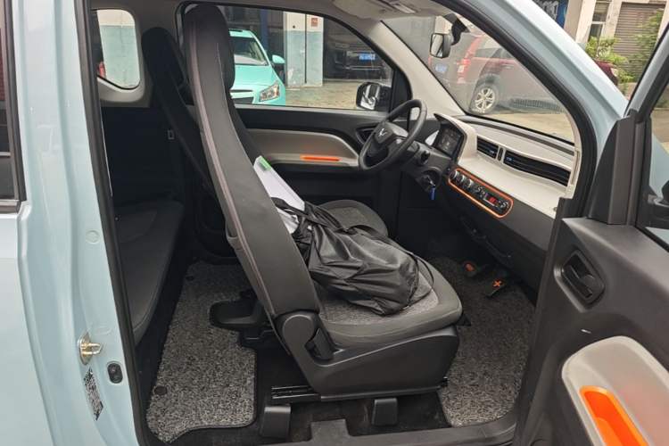 Used Wuling Hongguang MINIEV 2020 Enjoyment Model Lithium Iron Phosphate Right Front Seat
