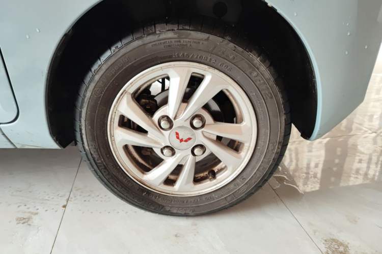 Used Wuling Hongguang MINIEV 2020 Easy Version Lithium-Ion Battery Right Front Wheel Hub