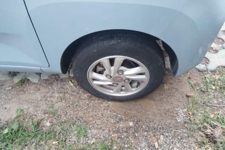 Used Wuling Hongguang MINIEV 2020 Freedom Version Lithium Iron Phosphate Right Front Wheel Hub
