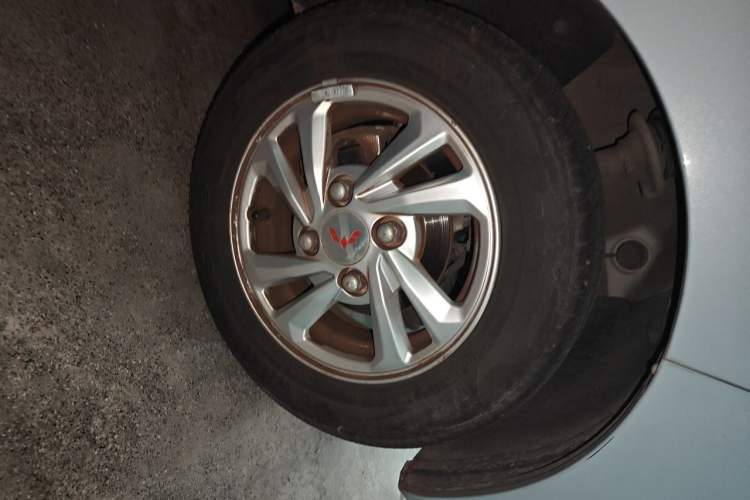 Used Wuling Hongguang MINIEV 2020 Freedom Version Lithium Iron Phosphate Right Front Wheel Hub