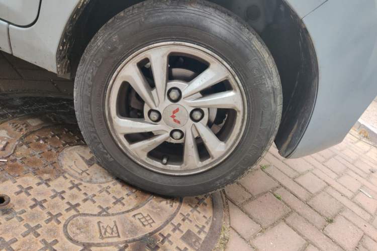 Used Wuling Hongguang MINIEV 2020 Easy Version Lithium-Ion Battery Right Front Wheel Hub
