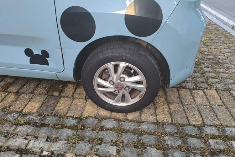 Used Wuling Hongguang MINIEV 2020 Zizai Version Lithium-NMC Right Front Wheel Hub