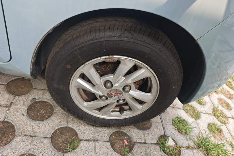 Used Wuling Hongguang MINIEV 2020 Freedom Version Lithium Iron Phosphate Right Front Wheel Hub