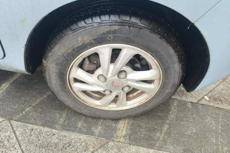 Used Wuling Hongguang MINIEV 2020 Zizai Version Lithium-NMC Right Front Wheel Hub