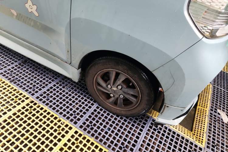 Used Wuling Hongguang MINIEV 2020 Lite Version Lithium Iron Phosphate Right Front Wheel Hub