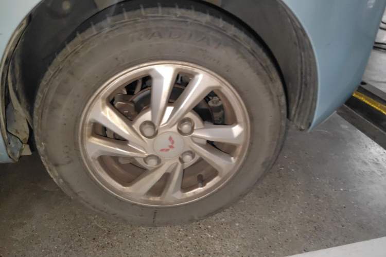 Used Wuling Hongguang MINIEV 2020 Enjoy Edition Lithium-Ion Battery Right Front Wheel Hub