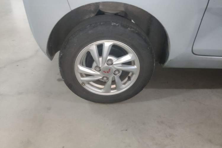 Used Wuling Hongguang MINIEV 2020 Freedom Version Lithium Iron Phosphate Right Front Wheel Hub
