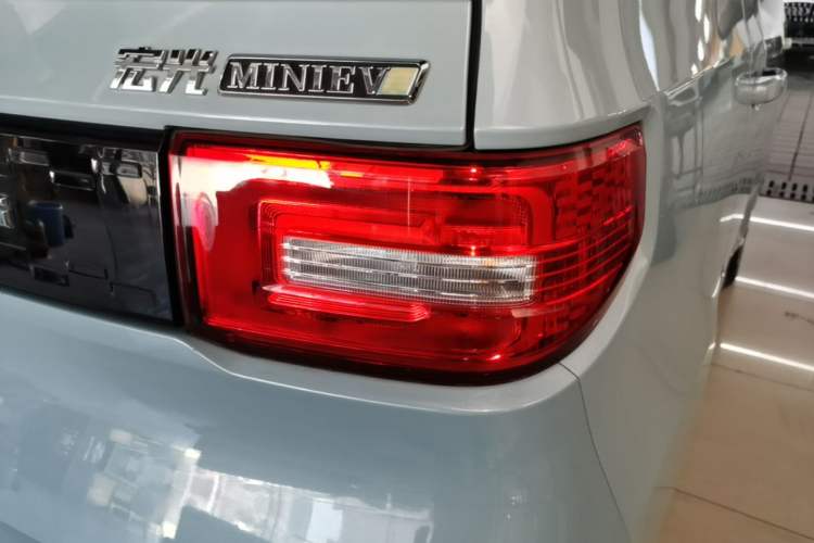 Used Wuling Hongguang MINIEV 2020 Enjoyment Model Lithium Iron Phosphate Right Rear Taillight