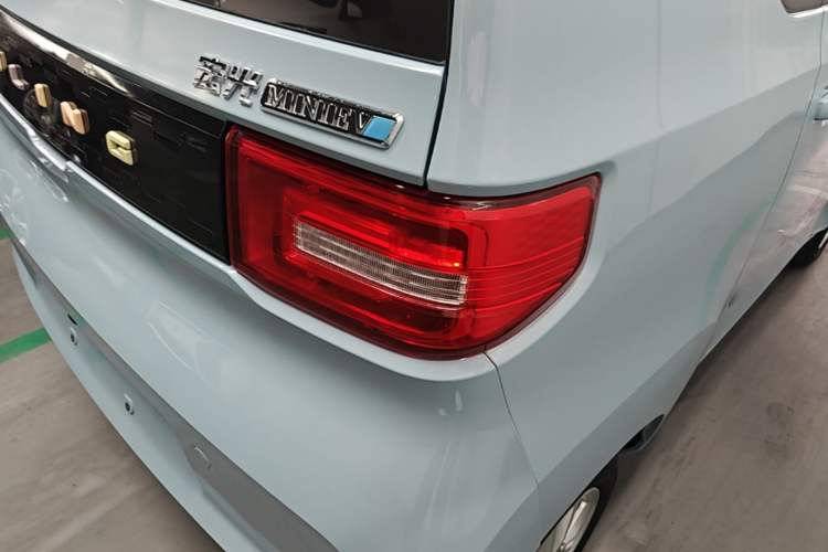 Used Wuling Hongguang MINIEV 2020 Freedom Version Lithium Iron Phosphate Right Rear Taillight