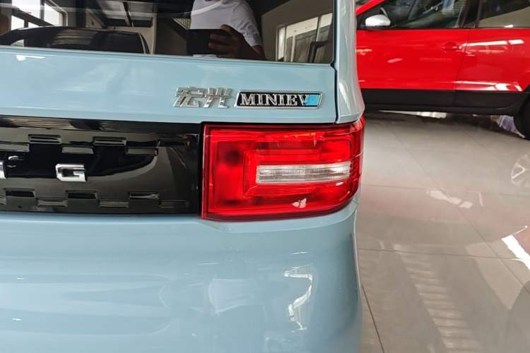 Used Wuling Hongguang MINIEV 2020 Freedom Version Lithium Iron Phosphate Right Rear Taillight