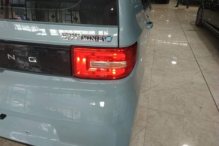 Used Wuling Hongguang MINIEV 2020 Freedom Version Lithium Iron Phosphate Right Rear Taillight