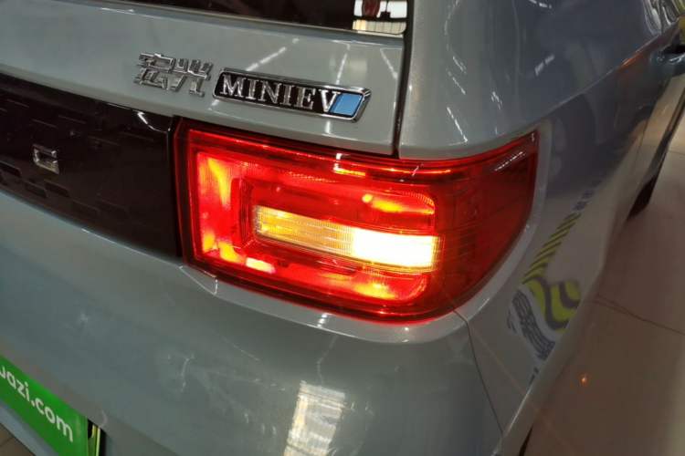 Used Wuling Hongguang MINIEV 2020 Freedom Version Lithium Iron Phosphate Right Rear Taillight