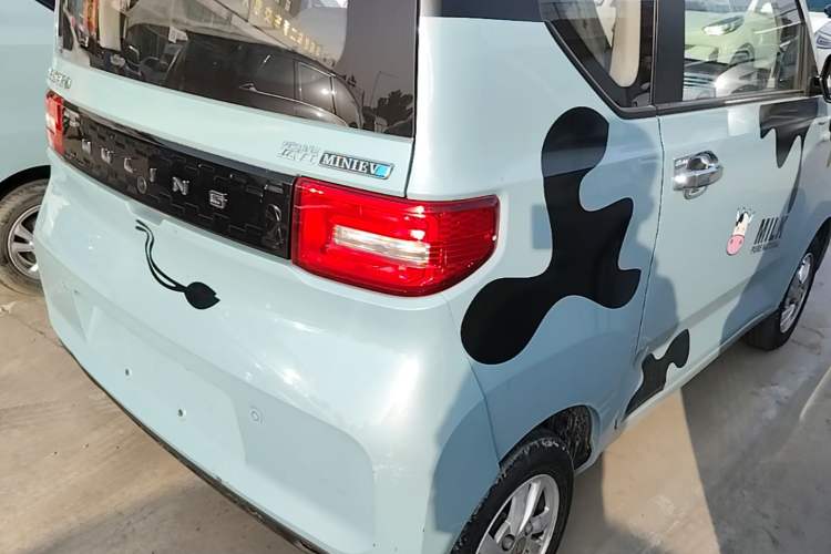 Used Wuling Hongguang MINIEV 2020 Freedom Version Lithium Iron Phosphate Right Rear Taillight