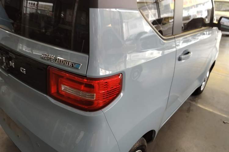 Used Wuling Hongguang MINIEV 2020 Freedom Version Lithium Iron Phosphate Right Rear Taillight