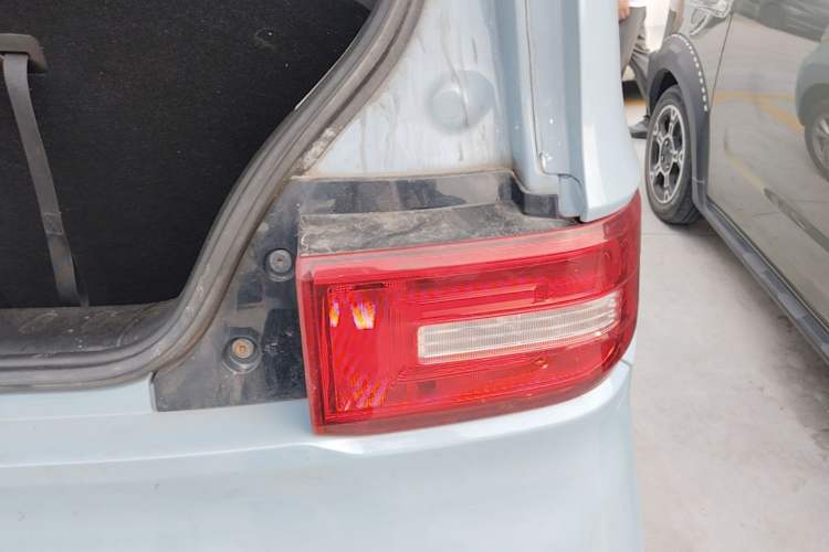 Used Wuling Hongguang MINIEV 2020 Freedom Version Lithium Iron Phosphate Right Rear Taillight