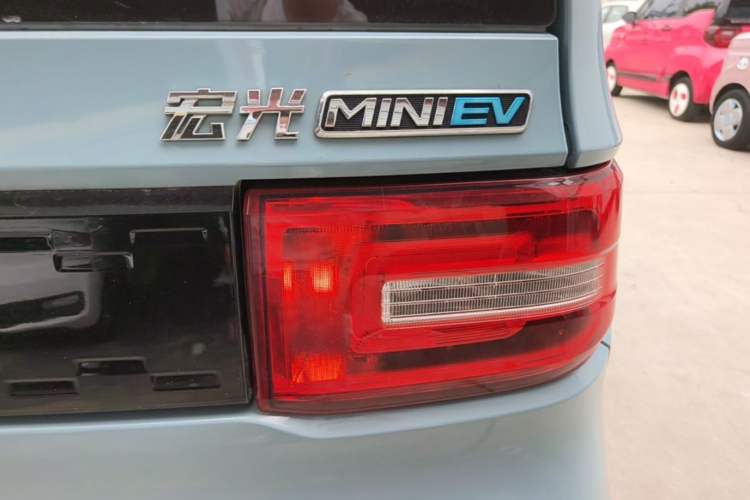 Used Wuling Hongguang MINIEV 2020 Freedom Version Lithium Iron Phosphate Right Rear Taillight