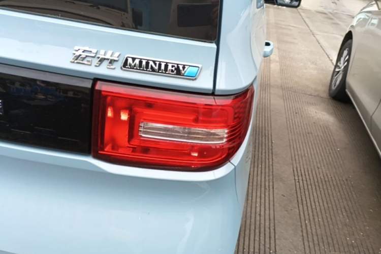 Used Wuling Hongguang MINIEV 2020 Freedom Version Lithium Iron Phosphate Right Rear Taillight
