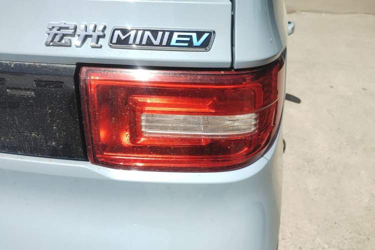 Used Wuling Hongguang MINIEV 2020 Zizai Version Lithium-NMC Right Rear Taillight