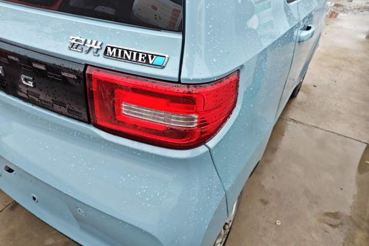 Used Wuling Hongguang MINIEV 2020 Zizai Version Lithium-NMC Right Rear Taillight