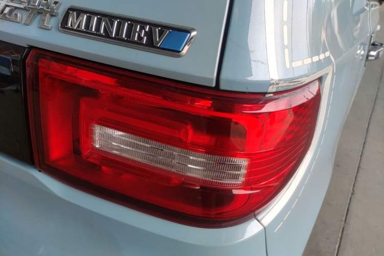 Used Wuling Hongguang MINIEV 2020 Zizai Version Lithium-NMC Right Rear Taillight
