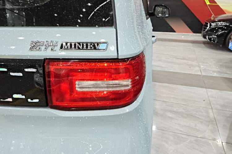 Used Wuling Hongguang MINIEV 2020 Zizai Version Lithium-NMC Right Rear Taillight