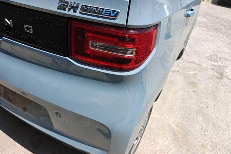 Used Wuling Hongguang MINIEV 2020 Zizai Version Lithium-NMC Right Rear Taillight